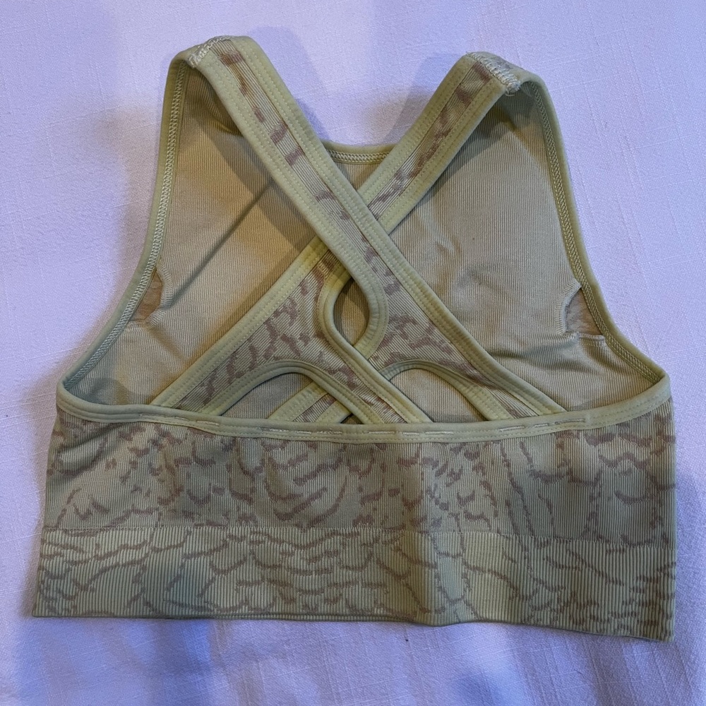 Gymshark Women’s yellow sports bra